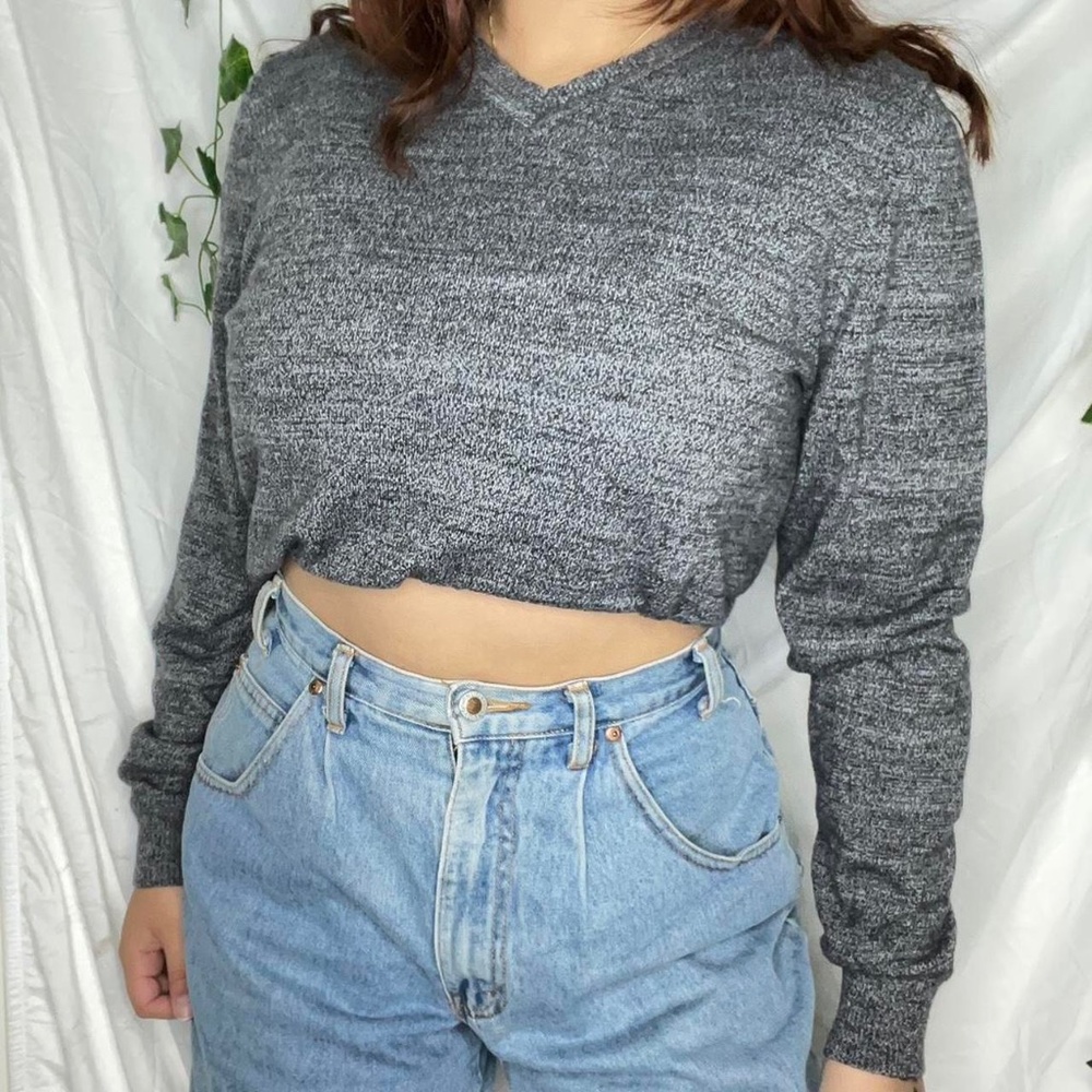grey long sleeve sweatshirt